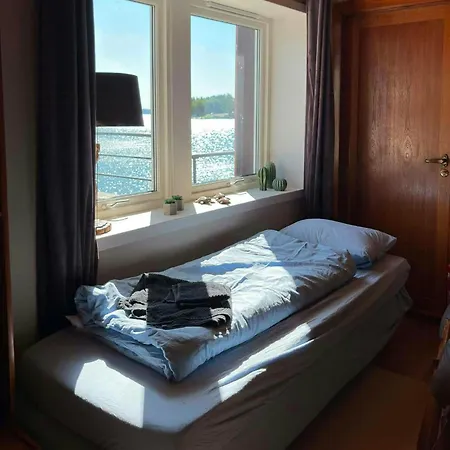 Retro House With Jetty In Aptafjorden *