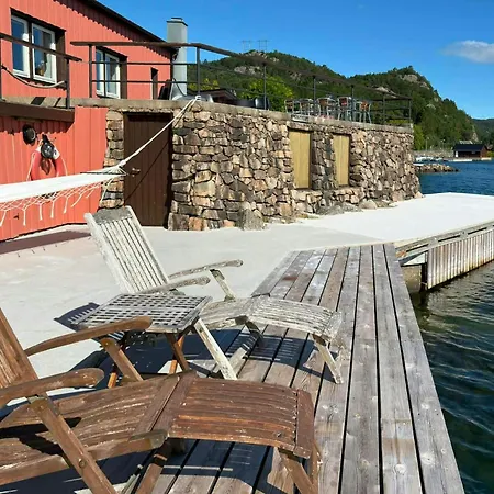 Retro House With Jetty In Aptafjorden Semesterbostad Farsund