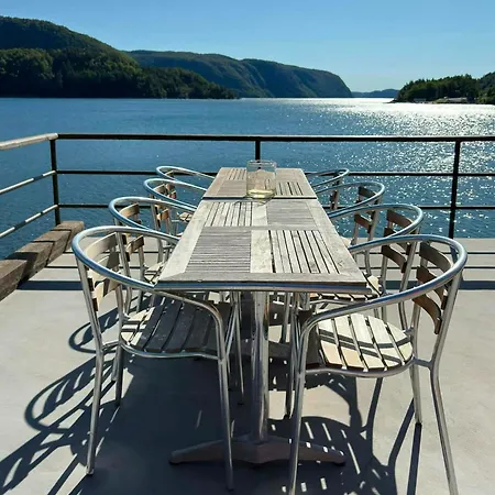 Retro House With Jetty In Aptafjorden Semesterbostad