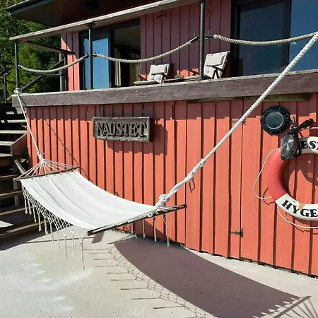 Retro House With Jetty In Aptafjorden *