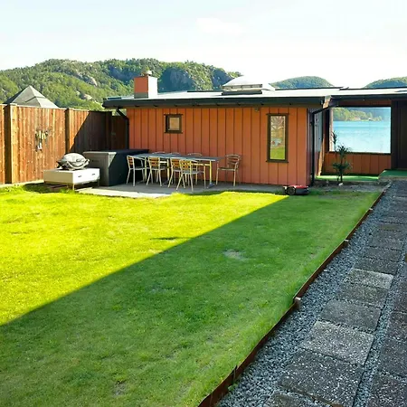 Retro House With Jetty In Aptafjorden Semesterbostad Farsund
