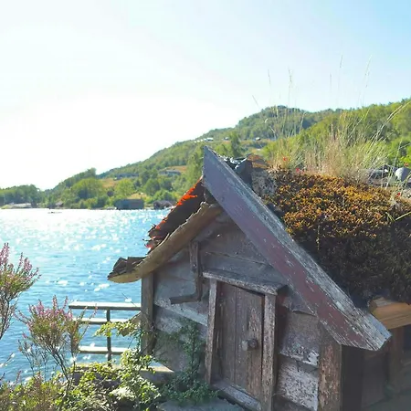 Retro House With Jetty In Aptafjorden * Farsund